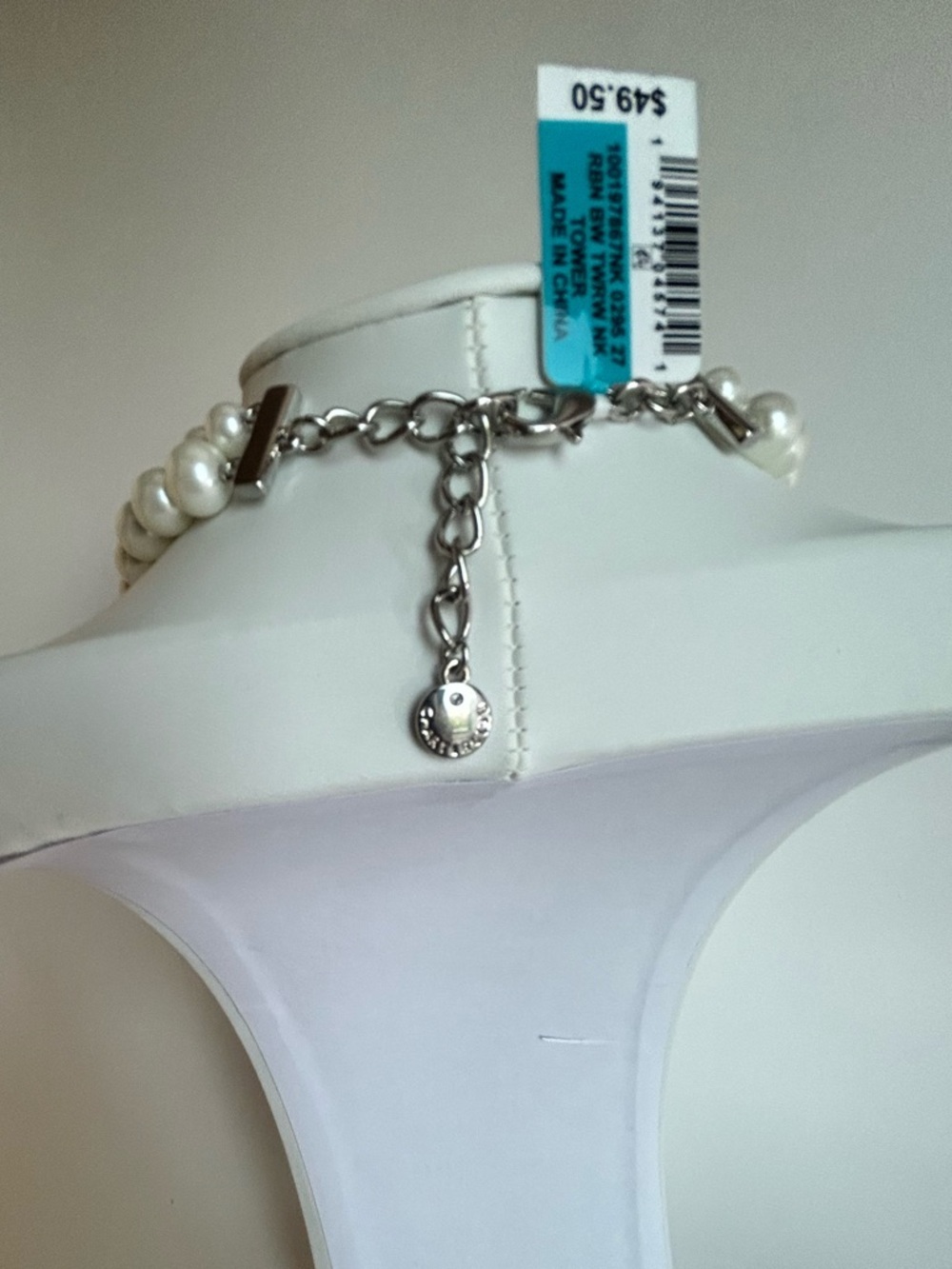 Classic Pearl Bow Pendant and White Pearls Necklace - Picture 5 of 8